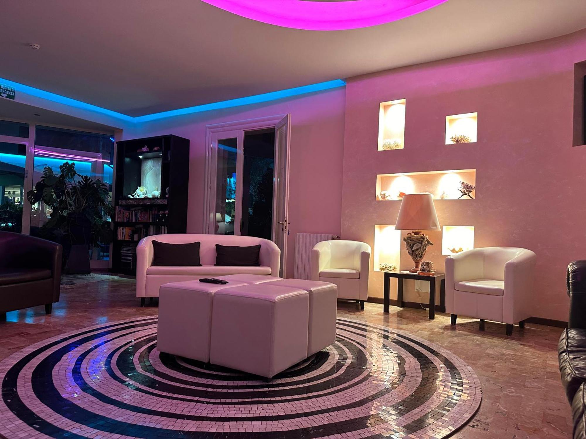 Hotel Julia Лидо-дельи-Эстенси Экстерьер фото