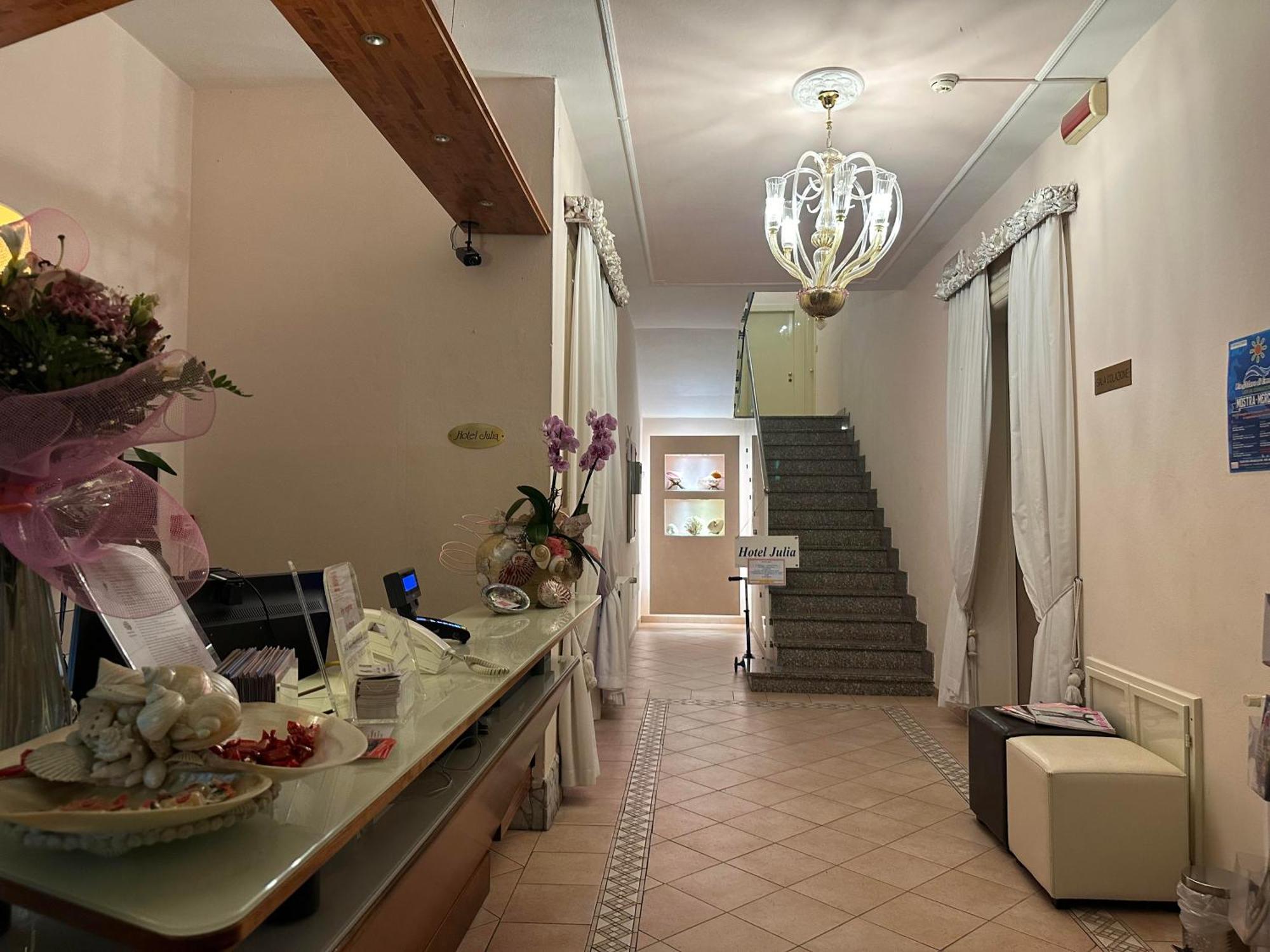 Hotel Julia Лидо-дельи-Эстенси Экстерьер фото