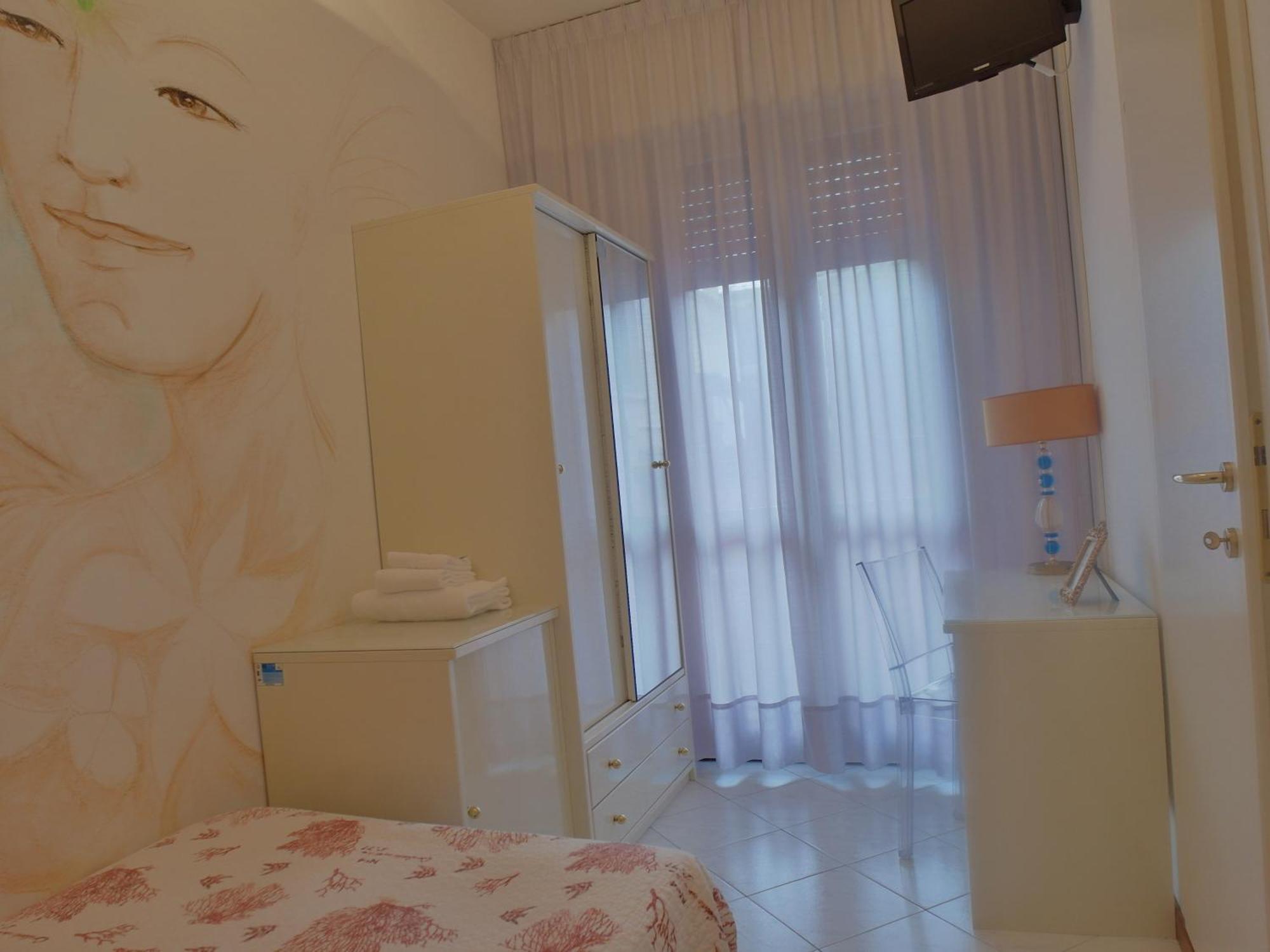Hotel Julia Лидо-дельи-Эстенси Экстерьер фото