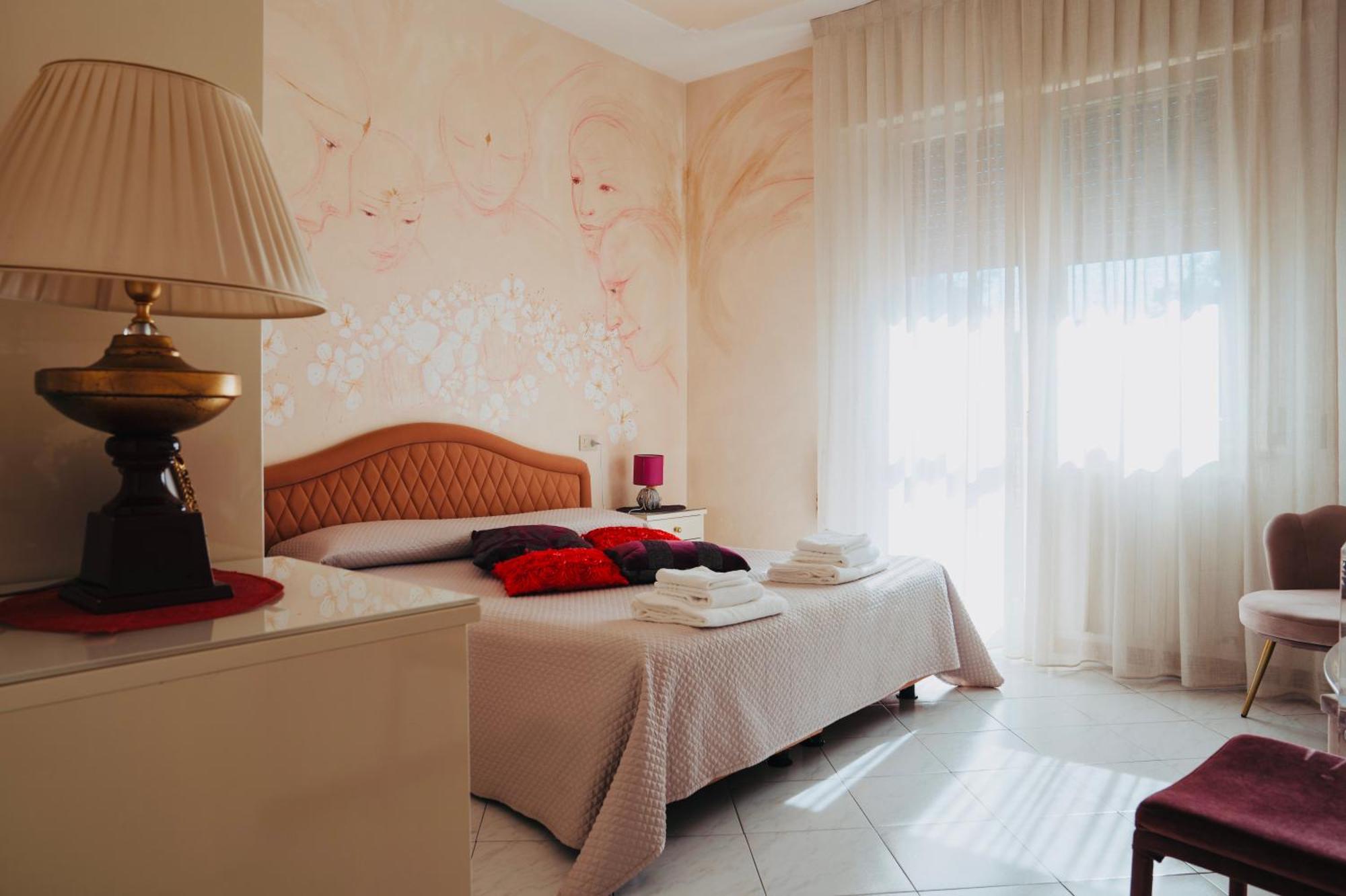 Hotel Julia Лидо-дельи-Эстенси Экстерьер фото